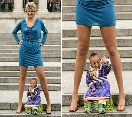 L' homme le plus petit au Monde rencontre la femme aux jambes les plus longues...